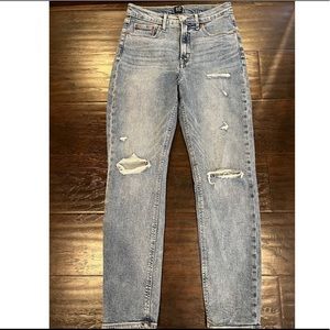 Womens size 27 R distressed cigarette jean